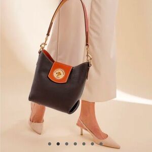 Dooney and Bourke shoulder bag